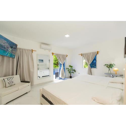 Crown ll-3 Bedrooms-Pool-Close to everything!