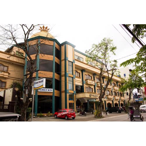 Crown Royale Hotel