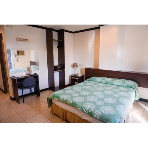 Crowne Garden Hotel