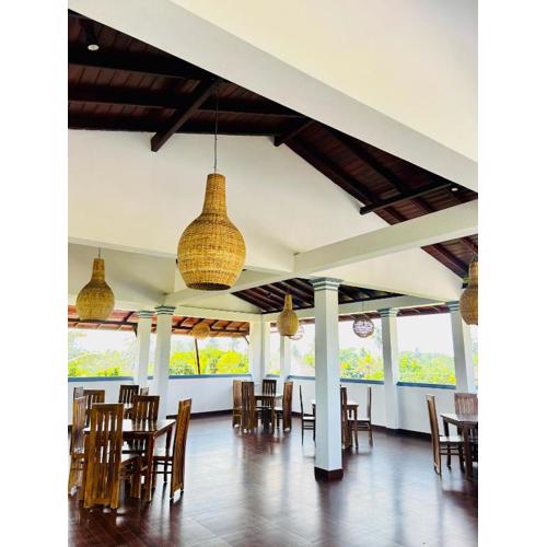 Crystal Wave Holiday Resort Polhena