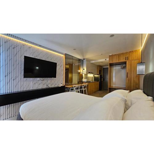 C'Scape Suite at Bernwood Towers