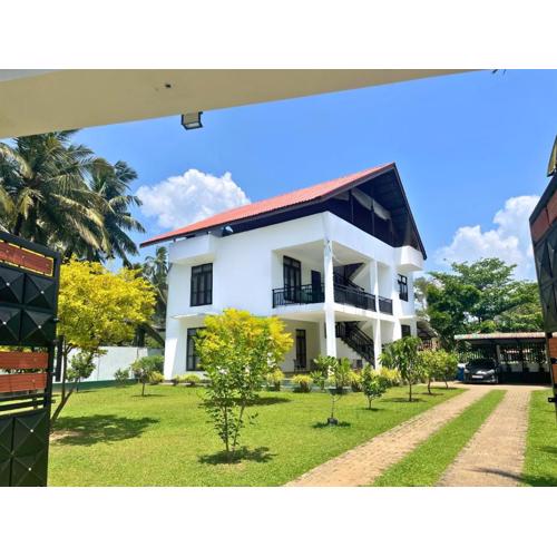 Curly Hostel Negombo