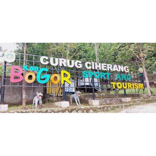 Curug Ciherang Villa & Glamping