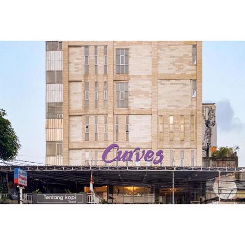 Curves Residence Mitra RedDoorz