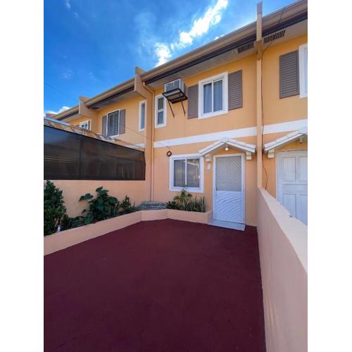 Cute 2 room House with pool access