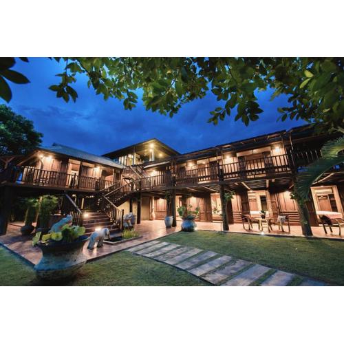 Cyngam Retreat- A private pool villa with service