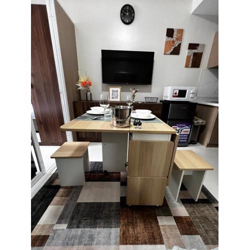 Dagos condo Primeworld with balcony and pool view