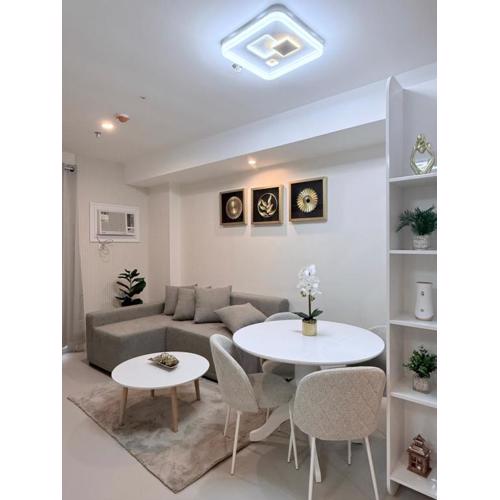 Dahlia - Two Bedroom Condo Unit with Veranda