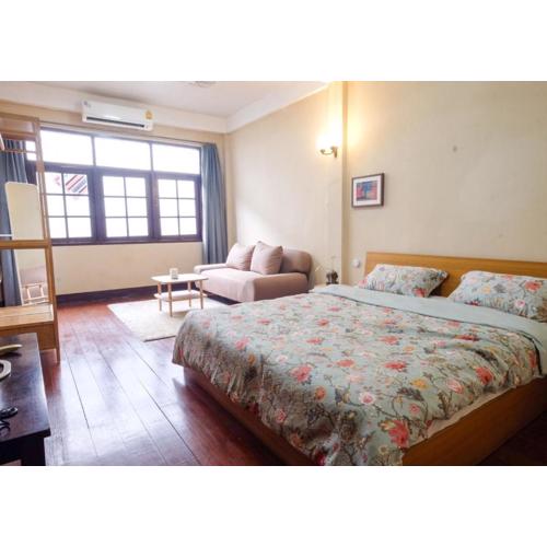 DaHouse next to MRT Itsaraphap exit1