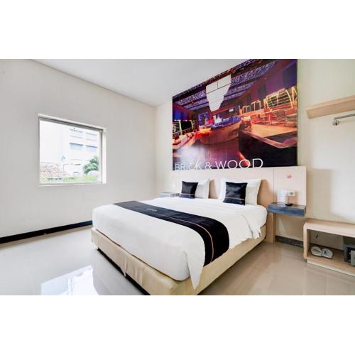 Dancenter Promenade Near Cihampelas Walk