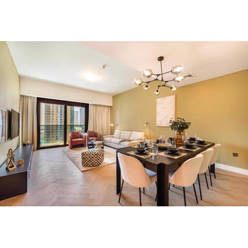 Daniels Luxe 3BR Downtown with Skyline View