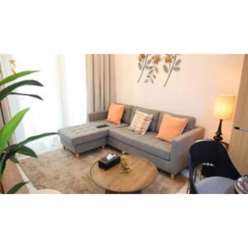 Danity Oasis 1BR - Poolside Retreat Near Masdar Park & City Centre