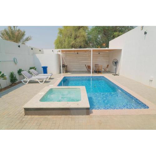 Dar 66 Digdagga Pool Chalet with Jacuzzi