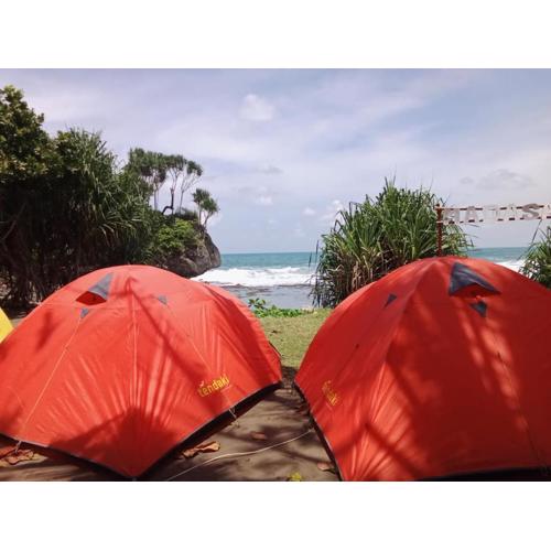 Dating camp pantai madasari