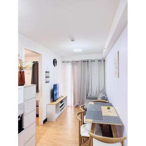 Davao 1BR Condo for 4 with Pool Near SM Lanang and Airport