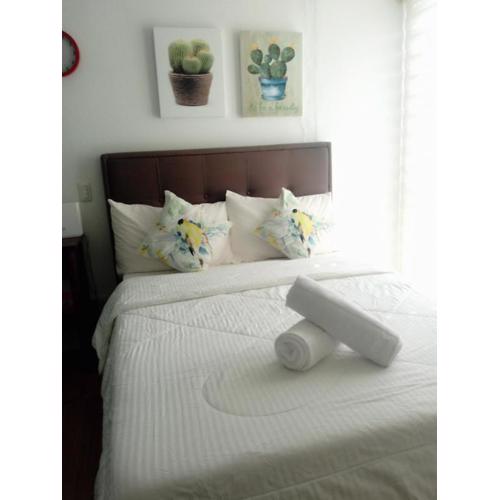 Davao Stay Suites Studio with Samal View APT2-1509, AC, WiFi, Queen, Kitchen