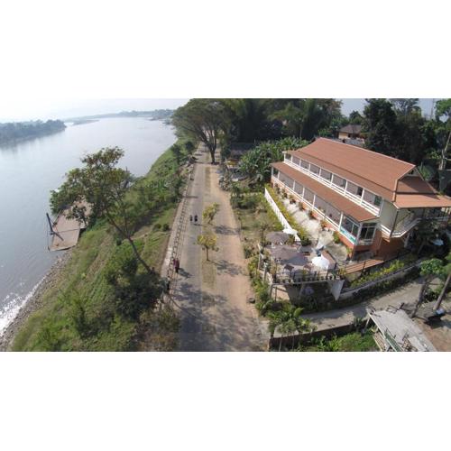 Day Waterfront Hotel