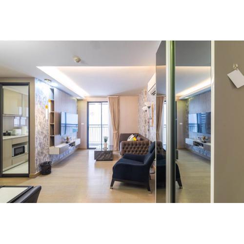 Dazzle Sukhumvit 7 by LeFoyer