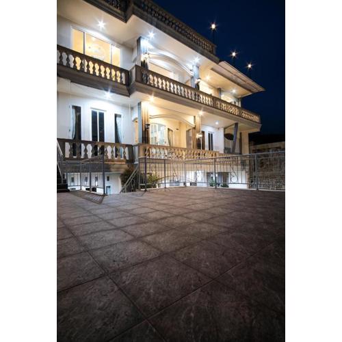 D&D Bellevue Guest House