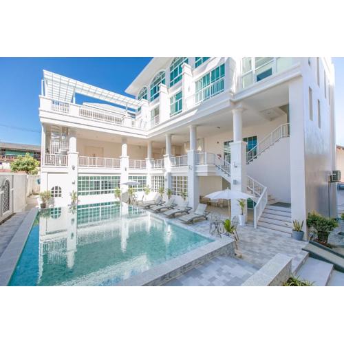 De Hug Hotel & Residence