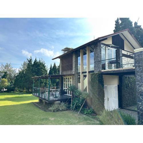 De Villa Istana Bunga Lembang by YourHome