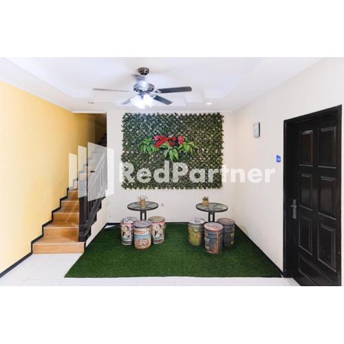 Dea Homestay Syariah at Kertomenanggal Surabaya Mitra RedDoorz
