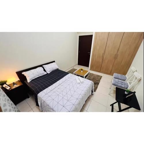 Decent Room with Balcony Near Mall of the Emirates