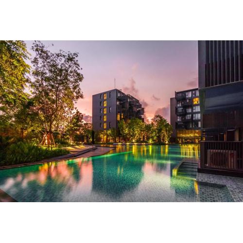 Deck Condo private apartment by Lofty