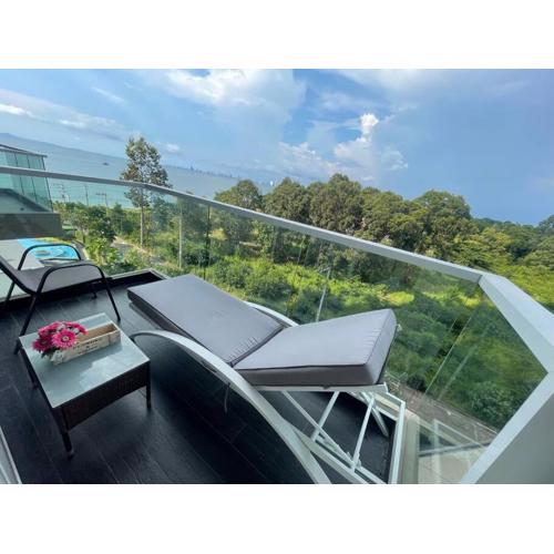 Delmare Beachfront Bangsaray