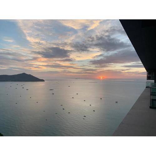 DELMARE BeachFront Sea View