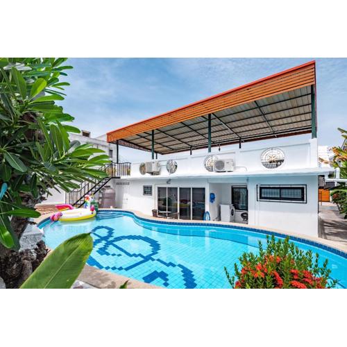 Deluxe 3 bedrooms Villa with fancy pool in downtown Pattaya