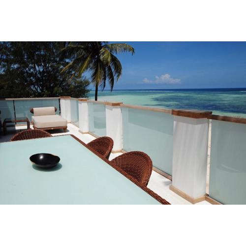 Deluxe Beachfront Penthouse with Panoramic Ocean Views