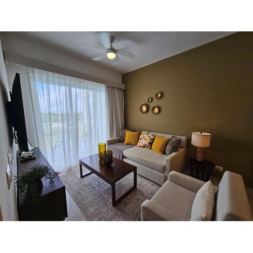 Deluxe Condo w/Pool View at Hard Rock Golf C.