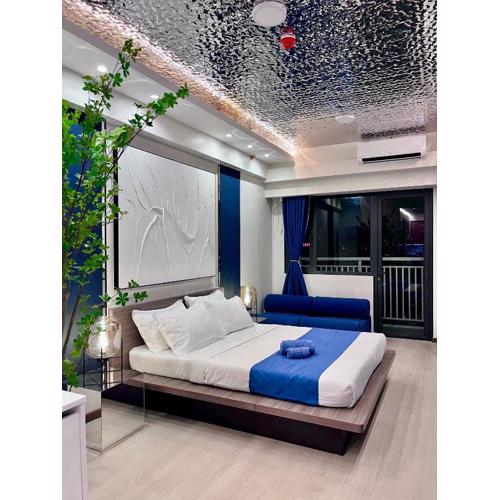 Deluxe Executive Corner Unit in Makati