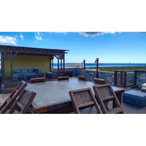 Deluxe Ocean View Penthouse with private Roof Deck