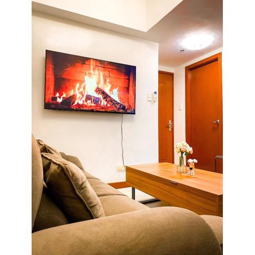 Deluxe Room w/ Pool & Billiards