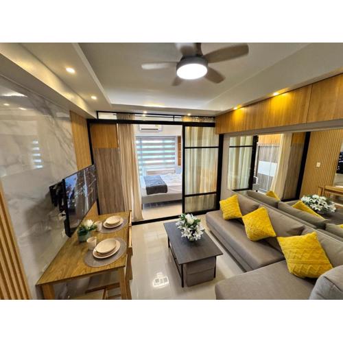 Deluxe Room with Parking in Red Residences Chino Roces Ave, Makati by Prime Stay