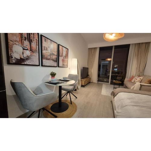 Deluxe Studio - Stylish & Cosy in Luma22