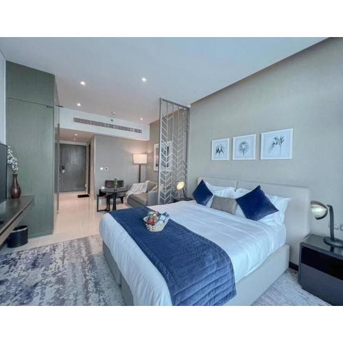 Deluxe Studio Business Bay - Canal View - Gym & Pool