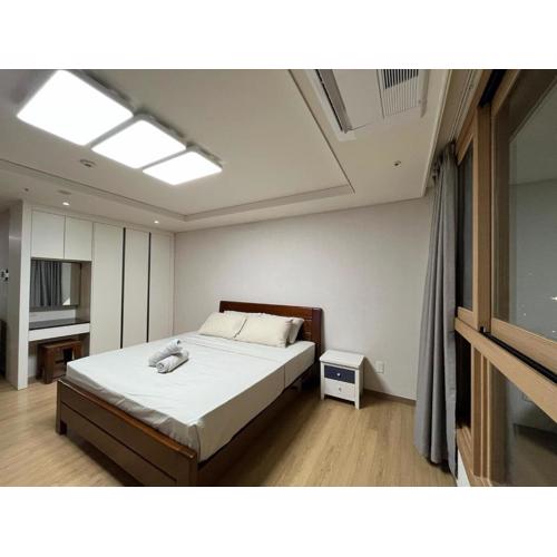 Deluxe Studio in Clark facing Lake with Kitchenette