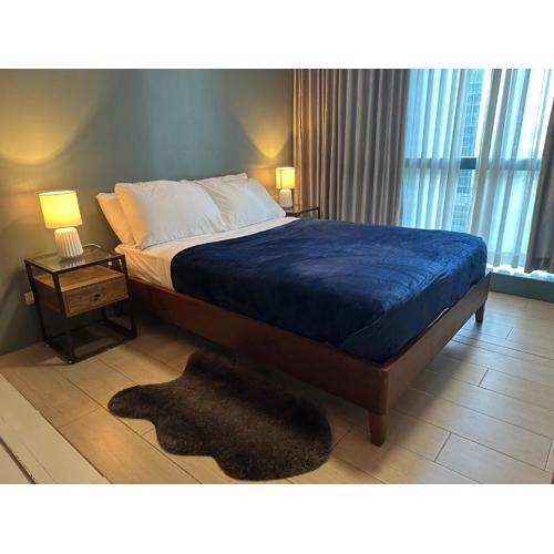 Deluxe Suite in One Uptown, BGC with Mall Fountain View