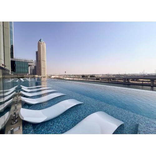 Designer 1BR Apt Fully Equipped