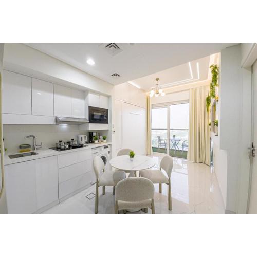 Designer 1BR I Golf View I Comfortably Sleeps 4