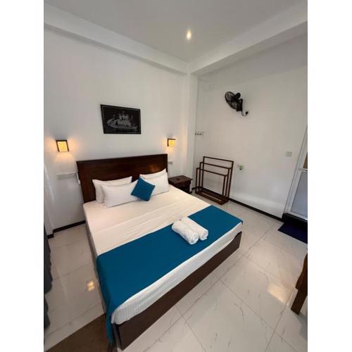 Devon Surf . Inn - Hiriketiya