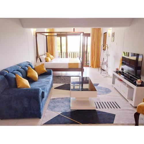 Diani Beachfront Studio with pool