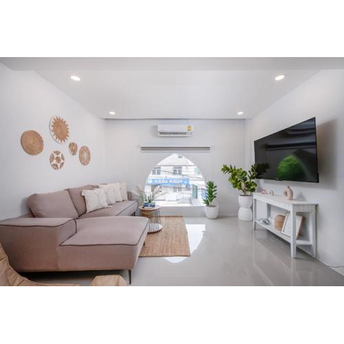 Digital Nomad 5BR House Fast Wi-Fi In Nimmanhemin