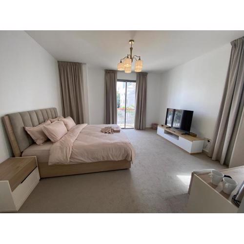 Dinar - villa master bedroom