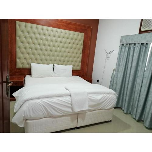 Discovery Furnished Apartments (Al-Amerat)