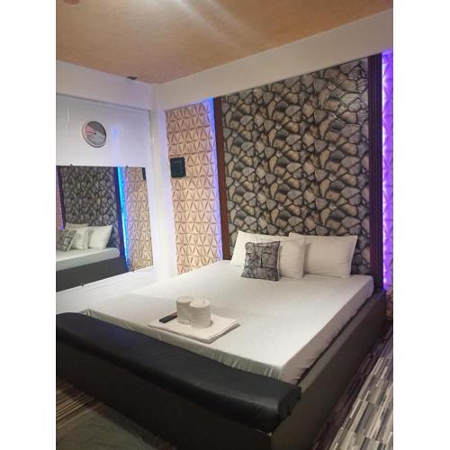 DJCI Apartelle Walk to Robinson & NE Pacific Mall 3 Min to SM Cabanatuan