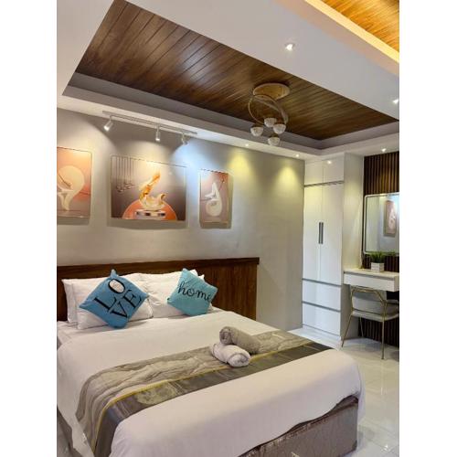 DJS Home Studio Gensan Netflix,free wifi,hot&cold shower,near Airport